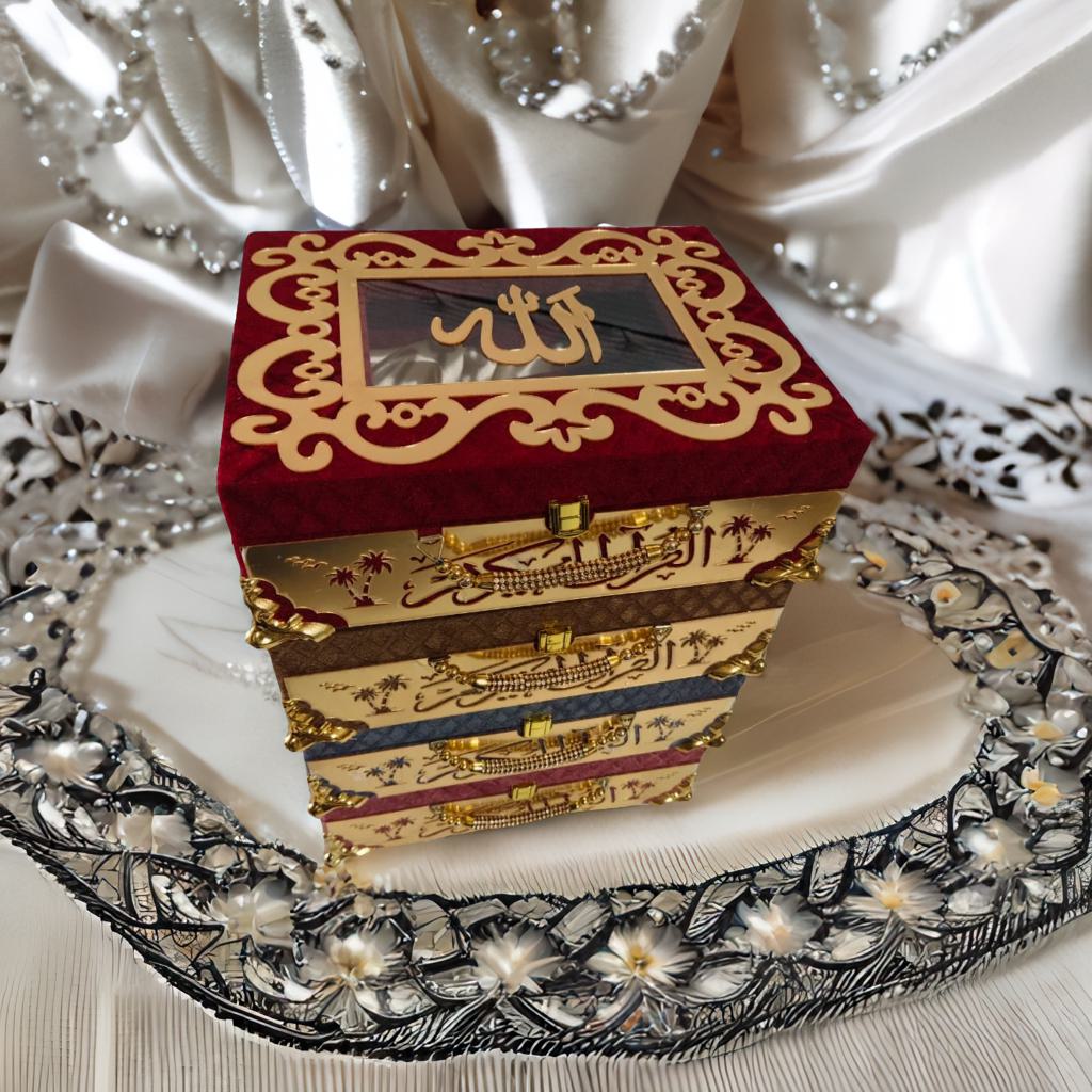 قرآن پاک رکھنے کی خوبصورت ریحل اور پیٹی