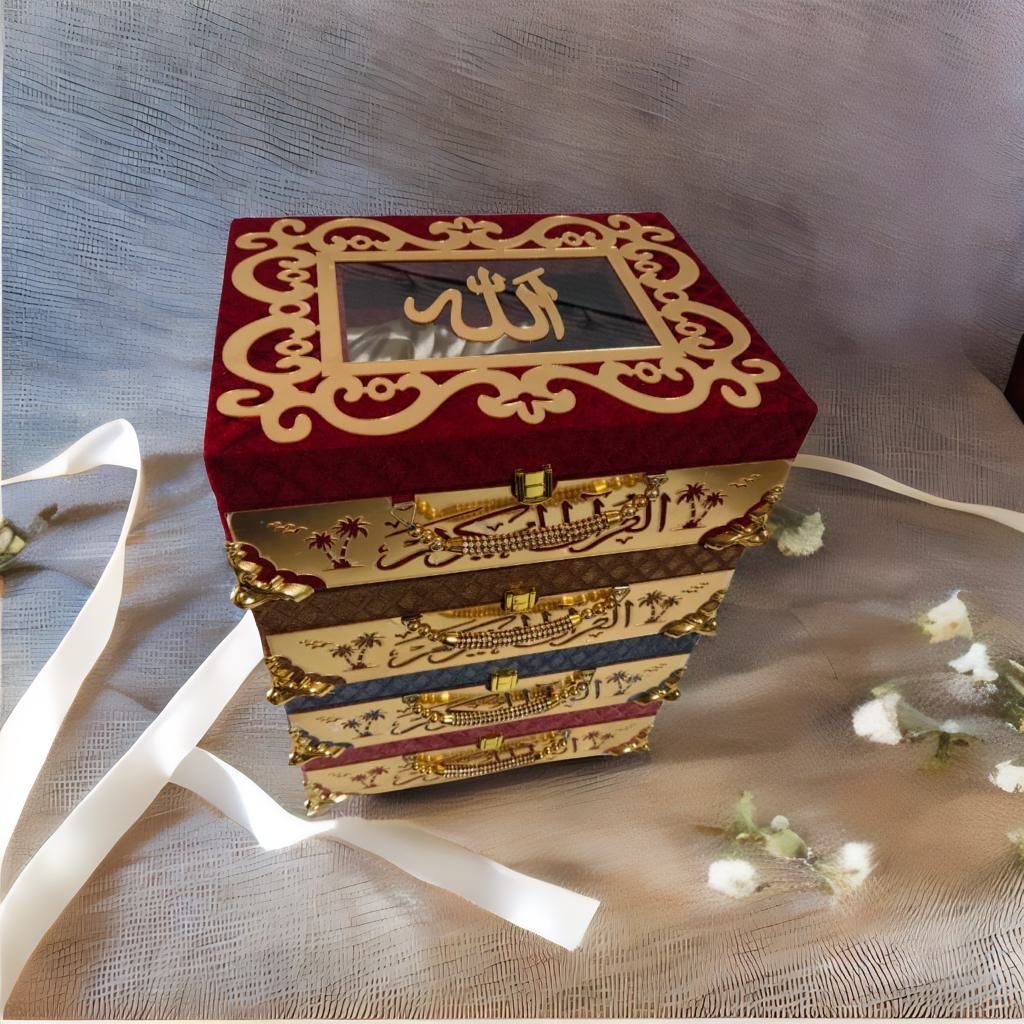 قرآن پاک رکھنے کی خوبصورت ریحل اور پیٹی